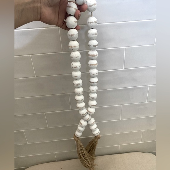 White Wooden Garland - Picture 2 of 3